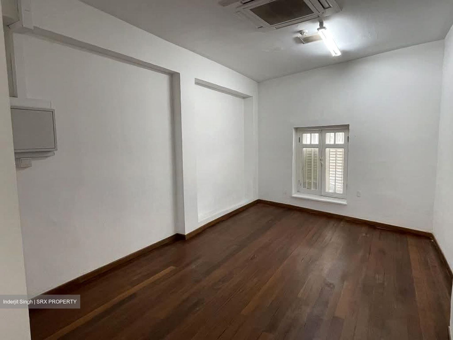 Arab Street (D7), Office #562580141